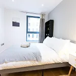 Cosy City Escape - 1Bed Apt With Balcony