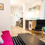 Cosy City Escape - 1Bed Apt With Balcony