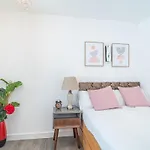 Cozy Urban Escape In Sheffield