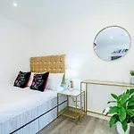 Perfectly Located Apartment - Sheffield City