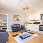 Cozy Urban Retreat In Sheffield