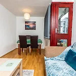 Suite 1 - Sleek Room In The Heart Of Sheffield