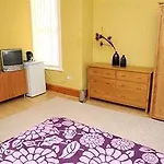 Diplomats Lodge B&B - Guest House