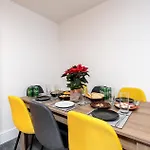 4 Bedroom Flat Near Sheffield City Centre Sleeps 7