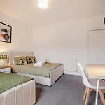 Modern Central Luxury Home With Hot Tub Sauna 11Ppl