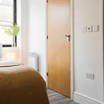 Cosy One Bedroom Apartment In Sheffield By Eason Stays Ideal For Working Professionals, Hospital Workers And Placements, With Free Parking!