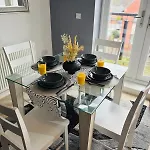 2-Bedroom 1-Bathroom Apartment Sheffield, Sleeps Up To 4, 1-Double Bed 2-Single Beds Open Plan Kitchen With Dining Area And Lounge