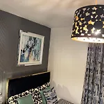 Sheffield - House - Sleeps 5 - Parking - Garden