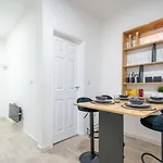Contemporary Comfort - Apartment Sheffield - Free Parking & Fast Wifi