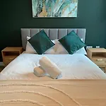 Homely Apartment, Balcony, Free Parking