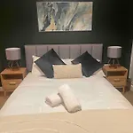 Homely Apartment, Balcony, Free Parking