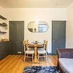 Four Bedrrom House By Brookland Stays Serviced Accommodation Short Lets Sheffield With Free Wifi