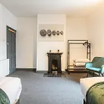 Four Bedrrom House By Brookland Stays Serviced Accommodation Short Lets Sheffield With Free Wifi