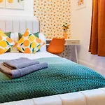 Stunning & Spacious 6Br 10 Beds 5Min To City