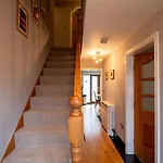 Exclusive 3-Bedroom Villa In Sheffield