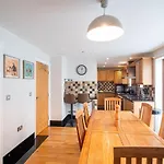 Exclusive 3-Bedroom Villa In Sheffield
