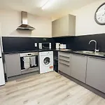 1Br City Centre Apt, Self Check In, Wifi, By Derbnb