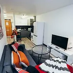 1Br City Centre Apt, Self Check In, Wifi, By Derbnb