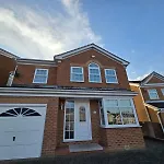 Spacious Central Home - Sleeps 7 Garden & Parking