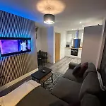 Queen House Stylish Central Sheffield Apartment
