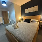 Queen House Stylish Central Sheffield Apartment