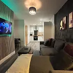 Queen House Stylish Central Sheffield Apartment