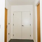 Stayzo_Nichols Building_Spacious 3-Bedroom Apartment