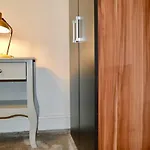 Kiwi 31 - Close To City Centre And Sleeps 4 With 2 Double Bedrooms, Spacious Work Or Leisure Apartment