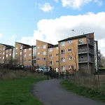 The Beeches 2 - Serviced Duplex Apartment