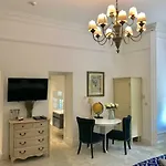 Ranmoor Serviced Apartments - The Courtyard Suite
