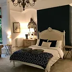 Ranmoor Serviced Apartments - The Courtyard Suite