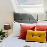 Shield Penthouse Loft - 2 Bedroom Luxe Large Apartment