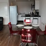 City Crash Pad - West Street Apartments