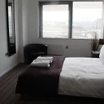 City Crash Pad - West Street Apartments