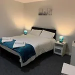 Lark - Sleeps 6, Secure Parking! Perfect For City Centre Working Or Leisure In Trendy Kelham Island,