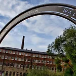 Lark - Sleeps 6, Secure Parking! Perfect For City Centre Working Or Leisure In Trendy Kelham Island,