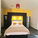 Oyo Butlers Hotel
