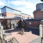 Historic Holiday Home In Sheffield Near Town Centre