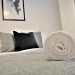 Kiwi 30 - Spacious 2 Bed Apartment In The City Centre - Perfect For Work Or Leisure!