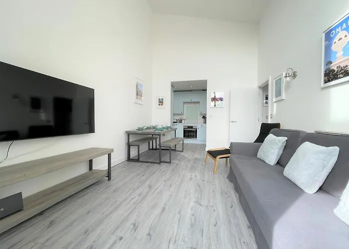 Penthouse Apartment W/ Parking