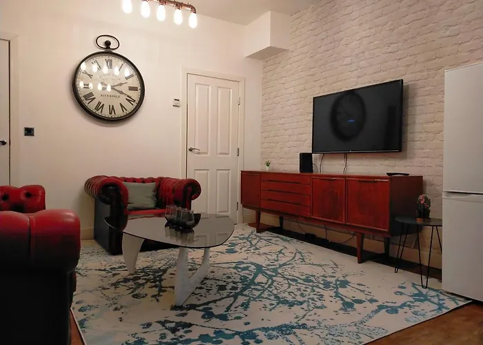4 Bed Entire House - Heart Of The City - Near Sufc
