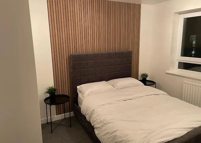 Stunning Central Apartment With Free Parking