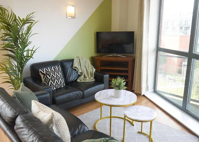 Perfect For Relocation & Business- Near Hospital