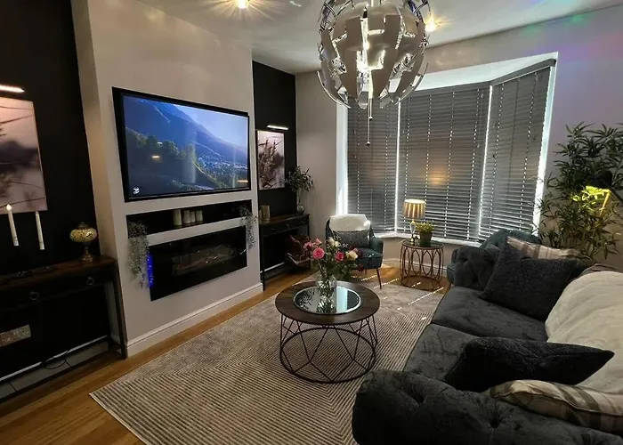 Stylish Home Close To Arena