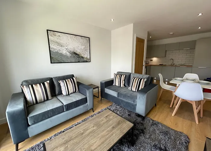 Stylish And Modern 2Br Apartment With Parking