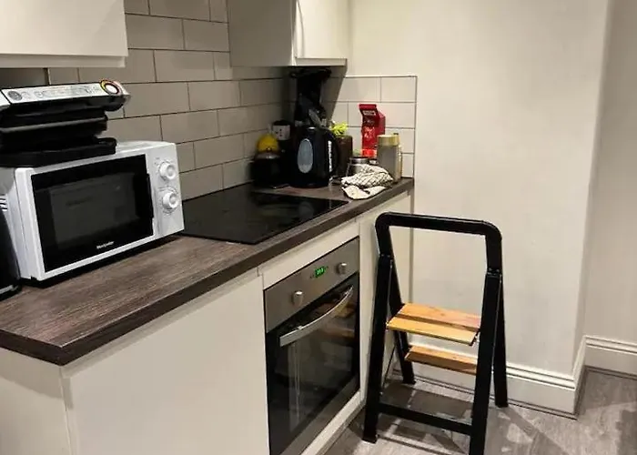 Room With Bathroom Next To Sheffield Cathedral City Centre