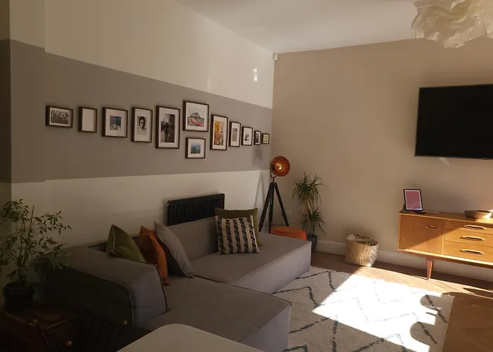 Luxury 4 Bed Family Property In Popular Location