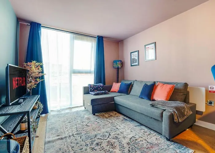 Sheffield Two Br With Private Parking
