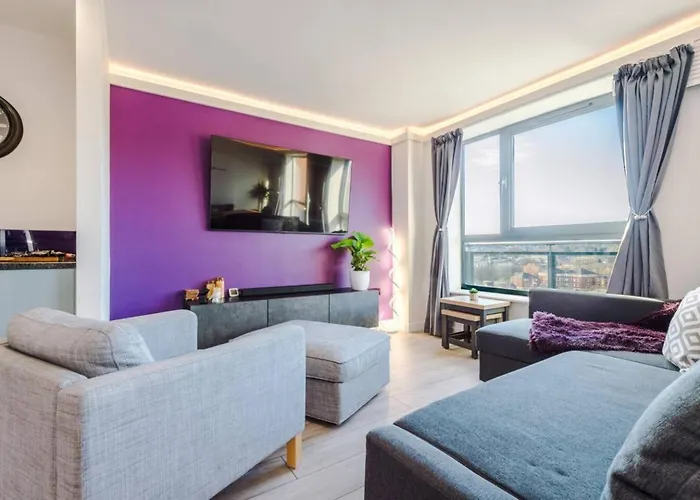 High-Spec Penthouse Central Free Parking Space