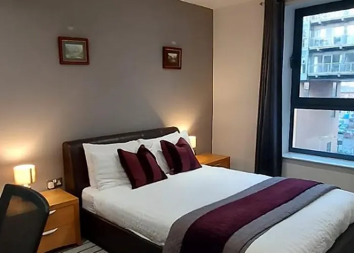 City Apartment In Great Location With A Balcony & Parking Possible - West One